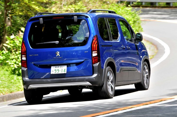 【プジョー・リフターGTのスペック】
	ボディーサイズ：全長×全幅×全高＝4405×1850×1880mm／ホイールベース：2785mm／車重：1650kg／駆動方式：FF／エンジン：1.5リッター直4 DOHC 16バルブ ディーゼル ターボ／トランスミッション：8段AT／最高出力：130PS（96kW）/3750rpm／最大トルク：300N・m（30.6kgf・m）/1750rpm／タイヤ：（前）215/60R17 100H／（後）215/60R17 100H（グッドイヤー・エフィシェントグリップ パフォーマンス）／燃費：18.2km/リッター（WLTCモード）／価格：361万円
	
	【取材時の燃費データ】
	テスト距離：207.4km（市街地1：高速道路7：山岳路2）／使用燃料：12.6リッター（軽油）／参考燃費：16.5km/リッター（満タン法）／16.1km/リッター（車載燃費計計測値）