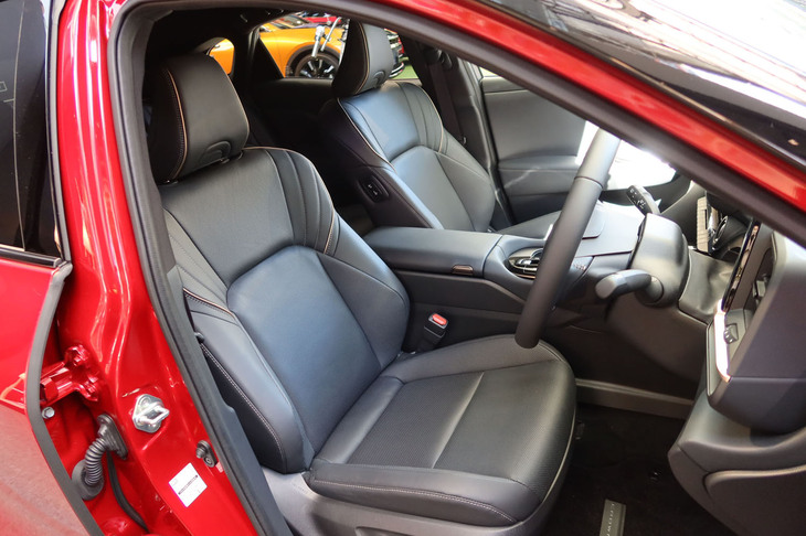 トヨタ・クラウン スポーツ（フロントシート）