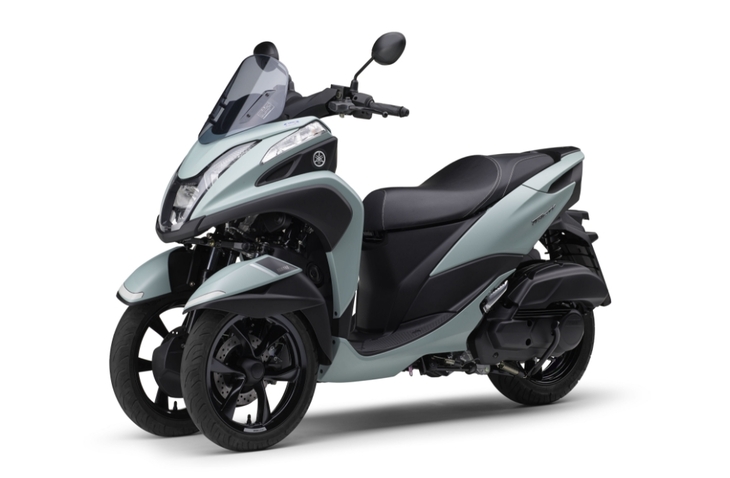 こちらはAT小型限定普通二輪免許で乗れる三輪バイク「ヤマハ・トリシティ125」。安定性の高さを大きなメリットにかかげる三輪バイクは、宅配需要の増加などにも後押しされて増えている。