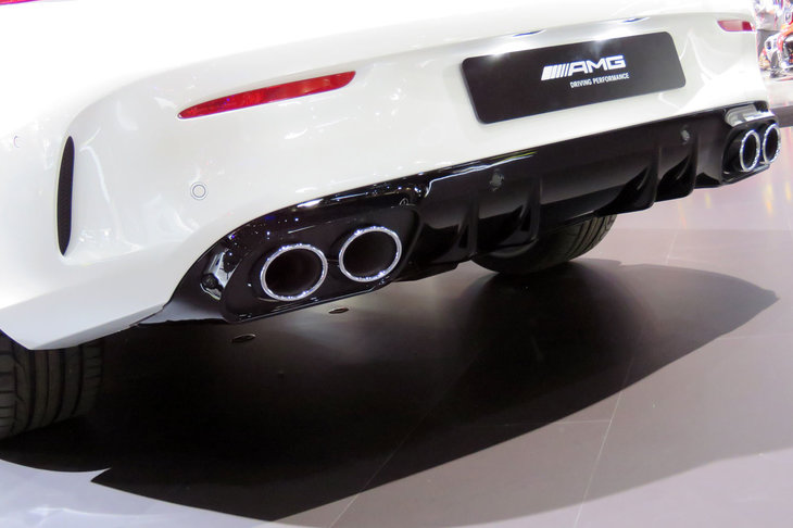 メルセデスAMG C43カブリオレ（マフラー）