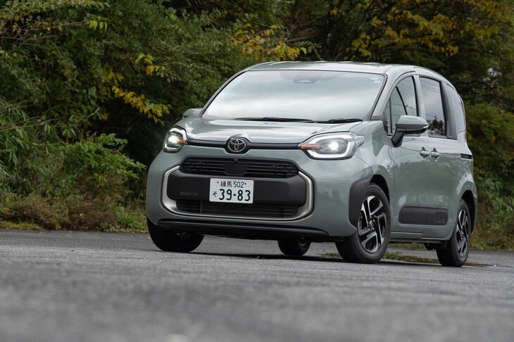 新型「トヨタ・シエンタ」は3代目。2022年8月の発売で、10月と11月には1万台を超えるなど、販売は好調。