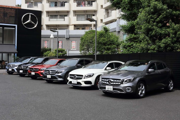東京・六本木のブランド体験施設、メルセデス ミーに集められた、メルセデス・ベンツのSUVモデル。写真手前から「GLA」が2台と、「GLC」「GLCクーペ」「GLE」「GLS」。