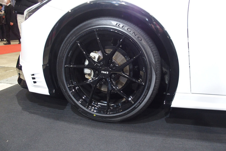 プリウス（TOM’S）