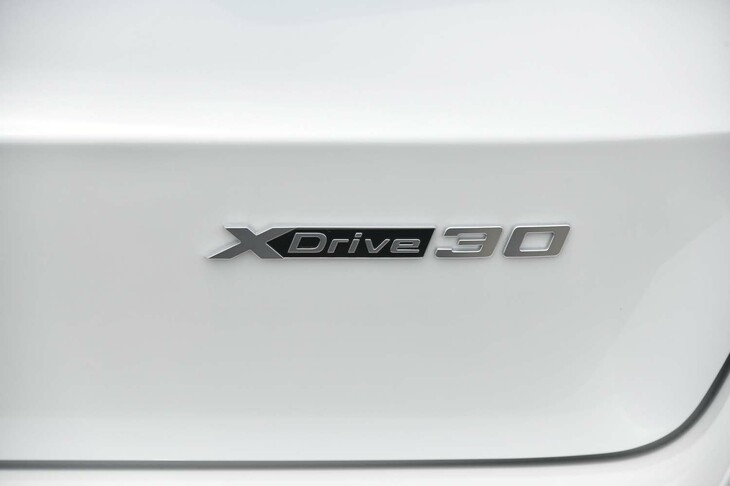 BMW iX1 xDrive30 Mスポーツ