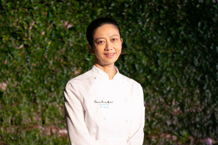 三重・賢島にある老舗ホテル「志摩観光ホテル」総料理長の樋口宏江氏。2016年のG7伊勢志摩サミットでディナーを担当したほか、2017年には、第8回農林水産省料理人顕彰制度「料理マスターズ」のブロンズ賞を女性として初めて受賞。