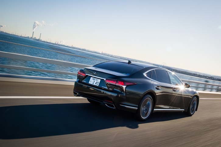 新型「レクサスLS」は、レーダークルーズコントロールやレーントレーシングアシストなどからなる最新の予防安全パッケージ「Lexus Safety System＋A」を採用している。