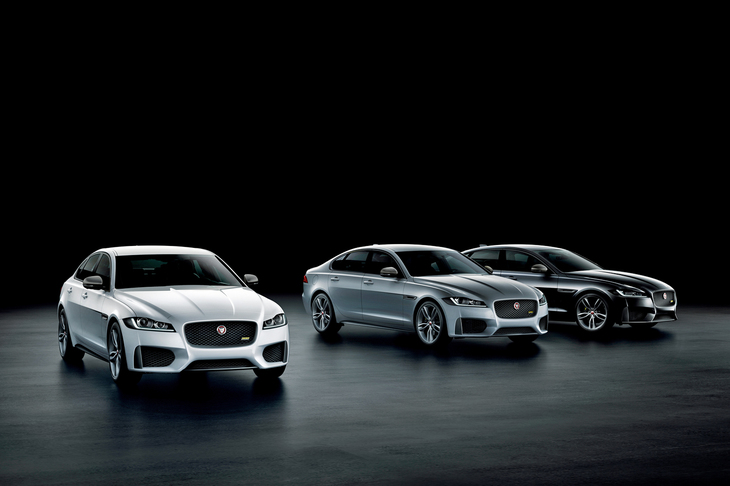 フロントグリルサラウンドやサイドベント＆サイドシル、ミラーキャップなどをダークサテングレーでコーディネートした「ジャガーXF 300スポーツ」のエクステリア。