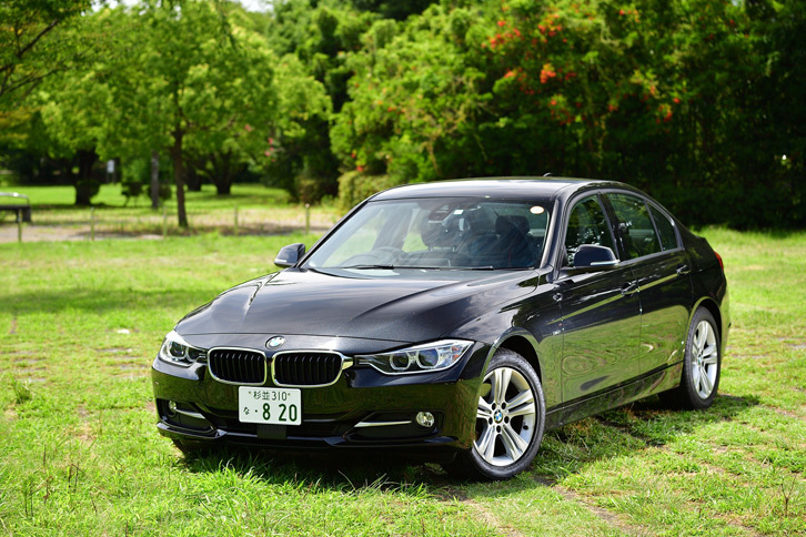清水氏が“海千山千の激安中古車店”で購入したという「BMW 320d」。（写真＝池之平昌信）