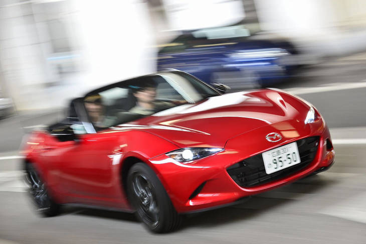 2015年に登場当時の「マツダ・ロードスター」。（写真＝池之平昌信）