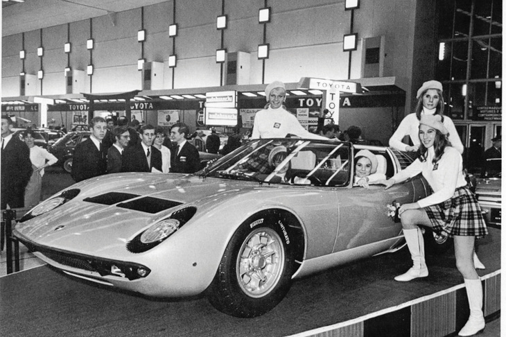 1968年のブリュッセルモーターショーで発表された「ミウラ ロードスター」。ミウラのデザインを担当したベルトーネによるコンセプトカーだった。