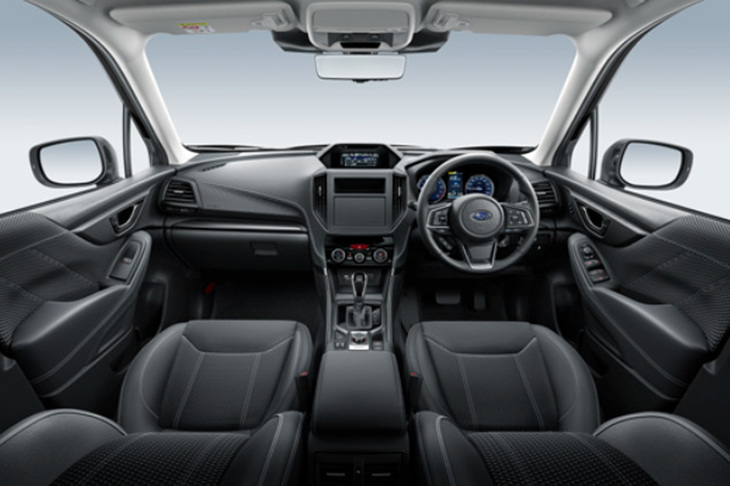 「フォレスターXエディション」のインテリア。ステアリングヒーターや専用インパネ加飾パネル、前席＆後席ベンチレーショングリル加飾などが採用される。