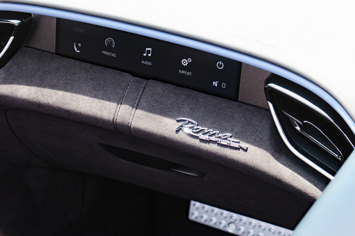 フェラーリ・ローマ スパイダー（パッセンジャーディスプレイ）