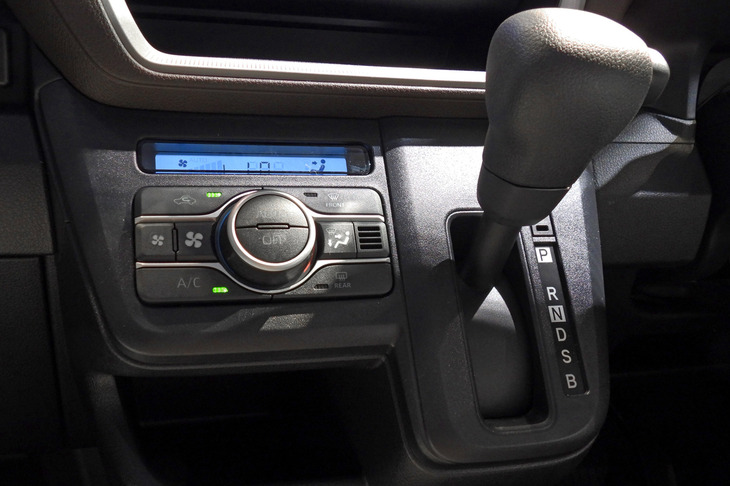 ダイハツ・ムーヴX（センタークラスター）