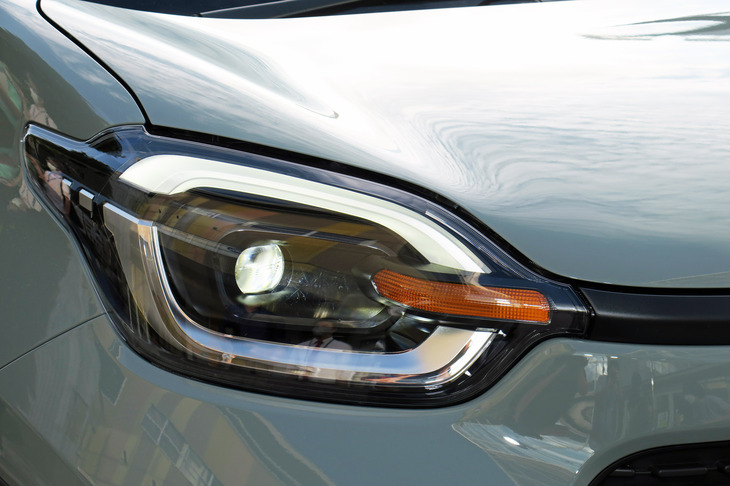 トヨタ・シエンタ ハイブリッドZ 7人乗り（ヘッドランプ）