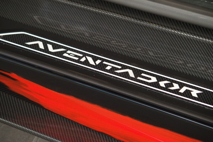 アヴェンタドールS“dressed”by Yohji Yamamoto（サイドシル）