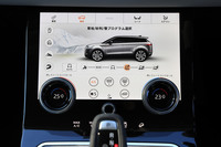 7つの走行モードからなる「テレインレスポンス2」の操作画面。パワートレインやサスペンションなど、各種制御を個別に調整できる「コンフィギュラブルダイナミクス」もオプションで用意される。