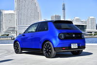 サスペンションは前後ともマクファーソン式。前後の重量配分は50：50となっている。