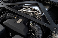 エンジンはメルセデスAMG製の4リッターV8ツインターボ。最高出力510ps、最大トルク685Nmを発生する。