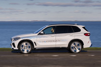 「iX5ハイドロジェン」はリアにのみ駆動用モーターを搭載。最高出力は401PSを誇る。