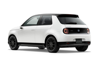 ベースグレードの「ホンダe」。「アドバンス」より一回り小さな、16インチアルミホイールを履く。