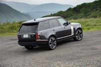 世界限定1970台のうち、国内には38台のみが導入される「レンジローバーFifty」。国内向けに独自に企画された「50thコレクション」という特別仕様車もある。