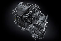 2.4リッター直噴ターボエンジンと電動化機構を組み合わせた「デュアルブーストハイブリッドシステム」（写真は新型「レクサスRX」のもの）。「1モーターハイブリッドトランスミッション」の1次サプライヤーはBluE Nexusで、モーターとトランスミッションの開発をアイシンが、インバーターの開発をデンソーが担当した。