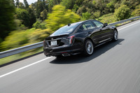 遮音性の高さに加え、BOSEのオーディオに備わる「アクティブノイズキャンセレーション」機能も、「CT5」の高い静粛性に寄与している。