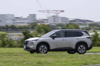 パワートレインの刷新によって先代モデルよりも静かな室内環境を実現。50km/h走行時の室内音が3dB低減し、全開加速時の会話のしやすさが17％向上したという。