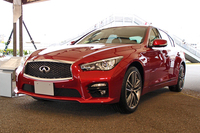 日産スカイラインにダイムラー製エンジン搭載車