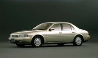 「日産レパードJ.フェリー」の発売も1992年。“尻下がり”のスタイリングを特徴とする。