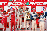 道上・小暮のNSXが、悲願のポールトゥウィン！【SUPER GT 07】