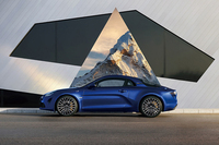 「アルピーヌA110」シリーズ値上げ　11月1日から新価格を適用