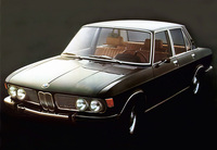 1968年に登場した「BMW 2800」。「ノイエ・クラッセ」よりひとまわり大きい、全長×全幅×全高＝4700×1750×1450mm、ホイールベース2690mmというサイズのボディーに2.8リッター直6 SOHCエンジンを積んだフラッグシップサルーン。