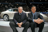 父セルジオ・ピニンファリーナ(左)と。