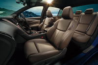 「日産スカイライン」に誕生60周年を祝う特別仕様車の画像