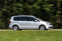 ブルーモーションテクノロジーを選ぶと、アイドリングストップやブレーキ回生システム、低ころがり抵抗タイヤなどが装備される。