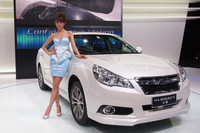 「スバル・レガシィ」。バンパーなどが中国専用デザインになっている。