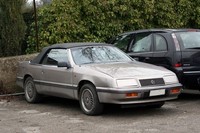 「クライスラーTC バイ マセラティ」のベースとなった「クライスラー・ルバロン」は1987年にデビュー。1995年まで生産され、欧州にも輸出された。イタリア・シエナにて。