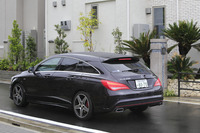 「CLA250シュポルト 4MATIC シューティングブレーク」のリアビュー。レッドライン入りのバンパーは、このモデルならではのアイテムだ。