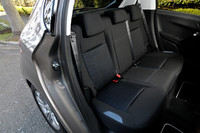 リアシートの背もたれは、6：4の分割可倒式。