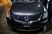 
	【写真上】井巻社長兼CEO
	【写真下】MPV
	 