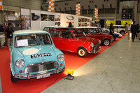 オリジナル・ミニとその仲間たち（ミニのコンポーネンツを使った英国のスペシャリストカー）を並べた「ミニ・デルタ」のブース。