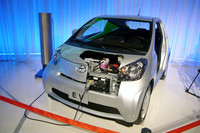 2012年の発売を視野に開発が進む、「iQ」ベースの電気自動車。