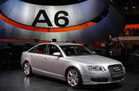 2004年のジュネーブショーで新型が発表された、アウディのミドルサルーン「A6」