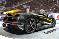 「アゲーラS」のリアビュー。
    