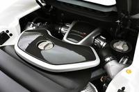 キャビンの後ろに搭載される、3.8リッターV8ツインターボ「M838T」ユニット。650psと69.1kgmを発生する。