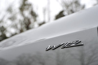 【テスト車のオプション装備】
Belugaのコントラストステッチ＝25万1700円／ディープパイルオーバーマット＝5万2400円／ベンチレーション機能付きフロントマッサージシート＝11万3000円／Naim for bentleyプレミアムオーディオシステム＝96万6500円／カーボンセラミックブレーキ＝183万7500円／21インチ・スピードアロイホイール（ダークティント仕上げ）＝22万900円／Convenience Specification＝56万9900円）