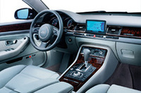 
	シフトレバー手前にあるのがMMI。
	 