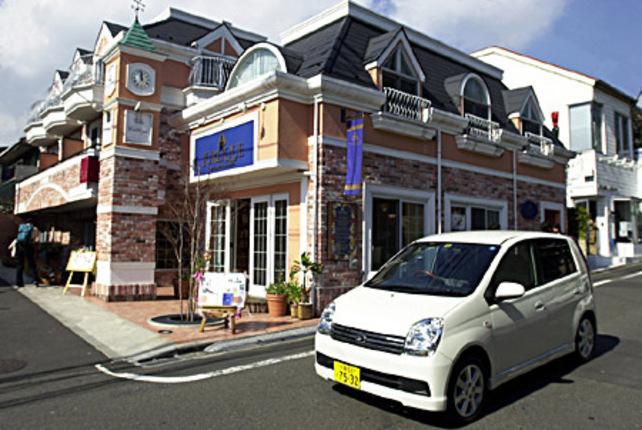 【スペック】全長×全幅×全高＝3395×1475×1530mm/ホイールベース＝2390mm/車重＝790kg/駆動方式＝FF/0.66リッター直3DOHC12バルブターボ・インタークーラー付（64ps/6400rpm、10.5kgm/3200rpm）/車両本体価格＝120.0万円（テスト車＝136.5万円）