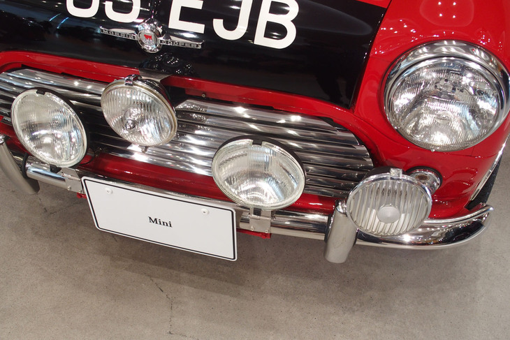 1964年のモンテカルロラリー仕様にカスタマイズされた「モーリスMiniクーパー」。